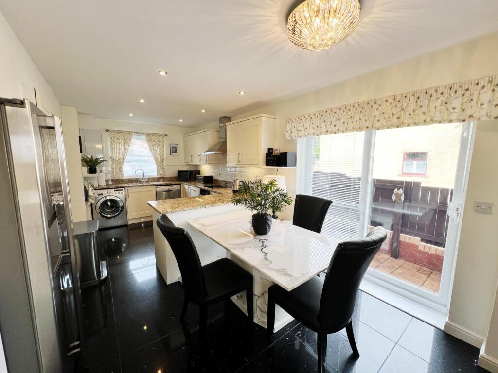 Dining room / Kitchen