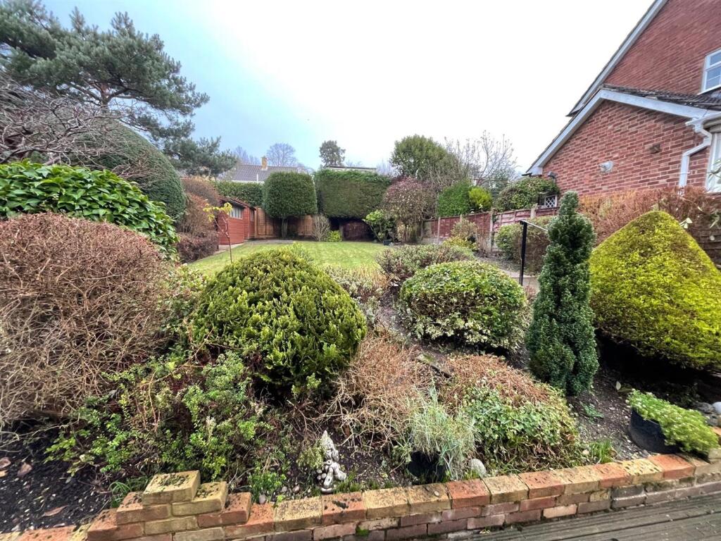25 Sandrigham Garden.jpg