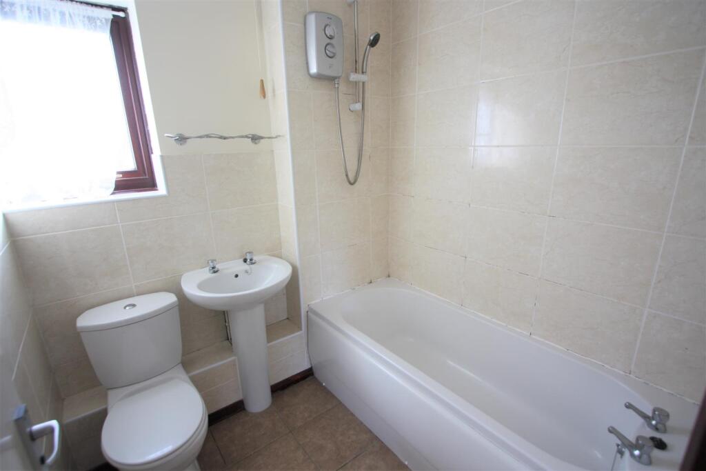 29 Willow Close Bathroom