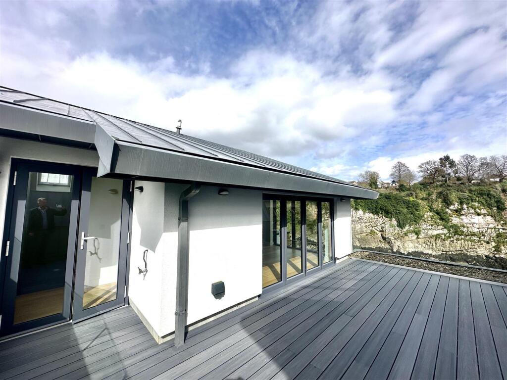 ROOF TERRACE