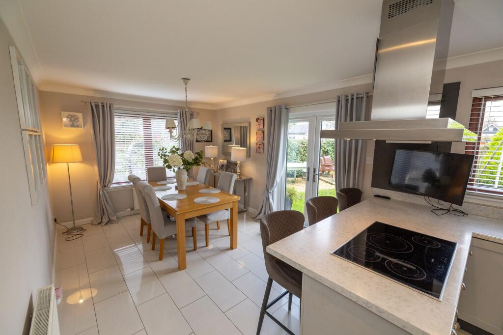 Kitchen &amp; Dining room