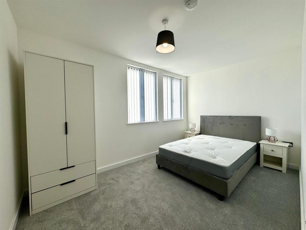 Main bedroom pic 1.jpeg