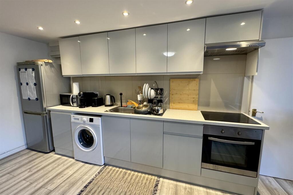 39 Royal Well Lane - Kitchen