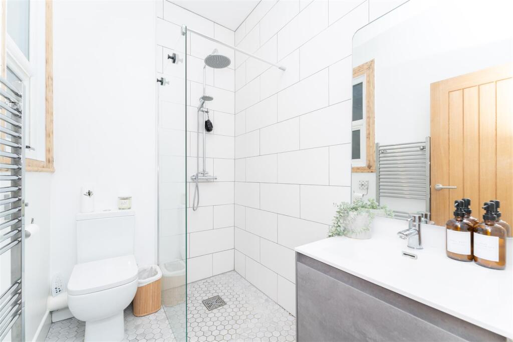 112 DBR Shower.jpg