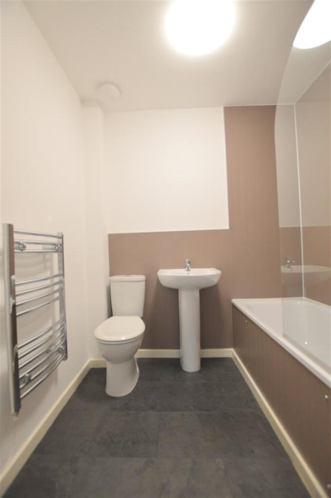 6 Shibdon Grange Bathroom.jpg