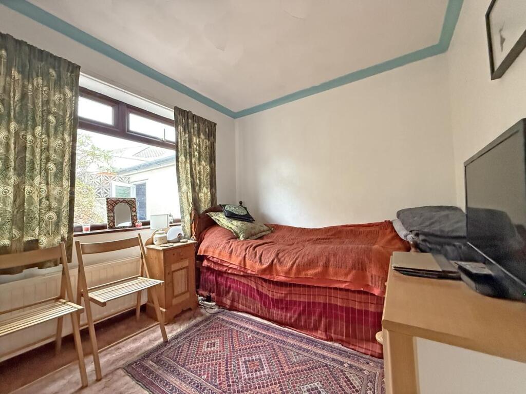 Combley Drive 9 - Bed 2.jpg