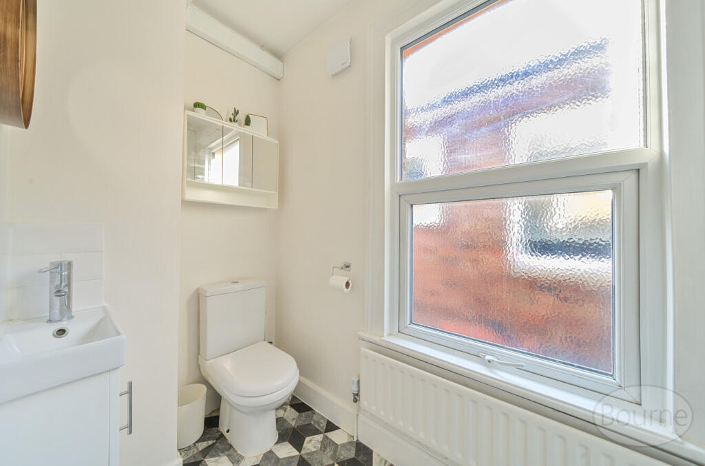 b6d810f6-ad6e-46d...