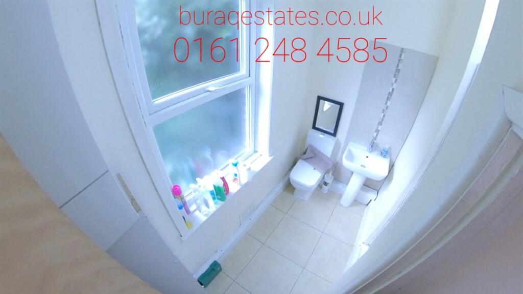 Bright and clean bathroom suite featuring a lar...
