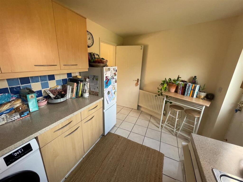 Kitchen 2.jpg