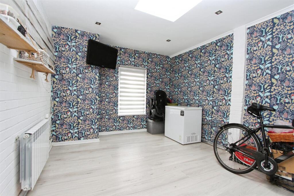 Additional reception Room / Office