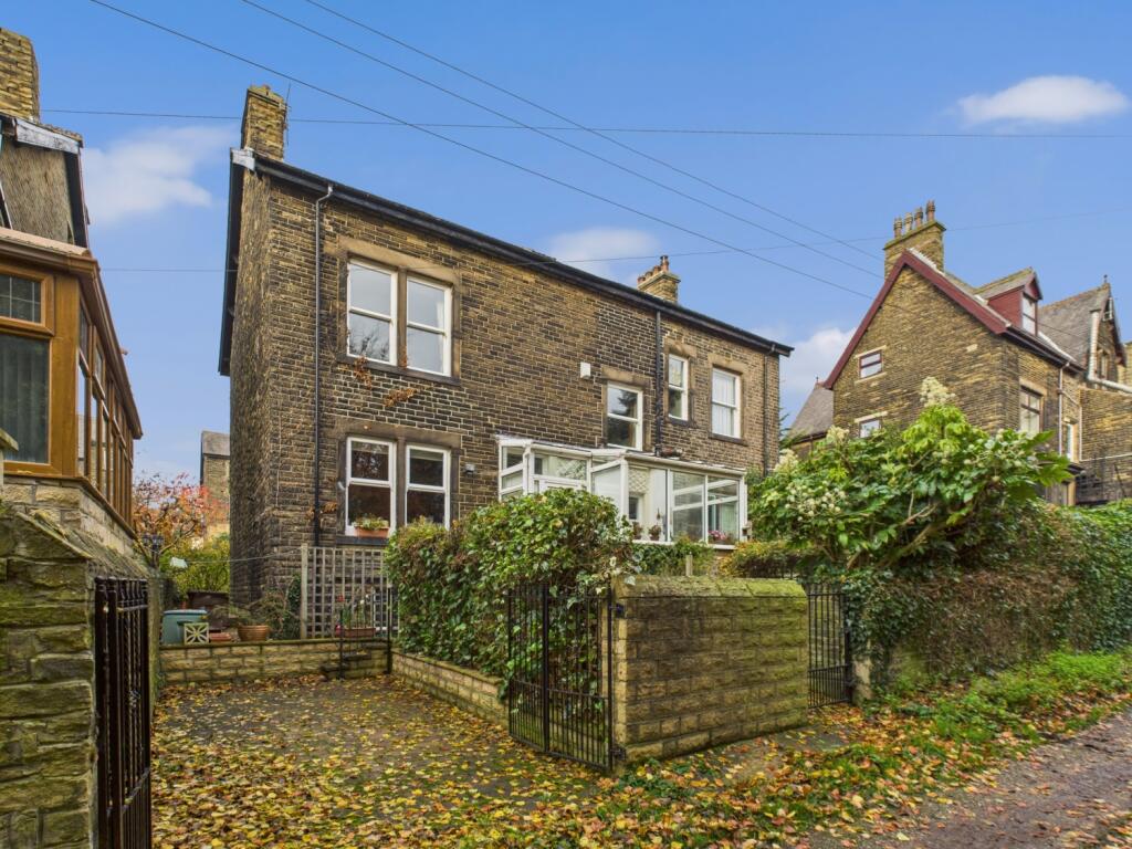 CAM04233G0-PR0042-STILL054