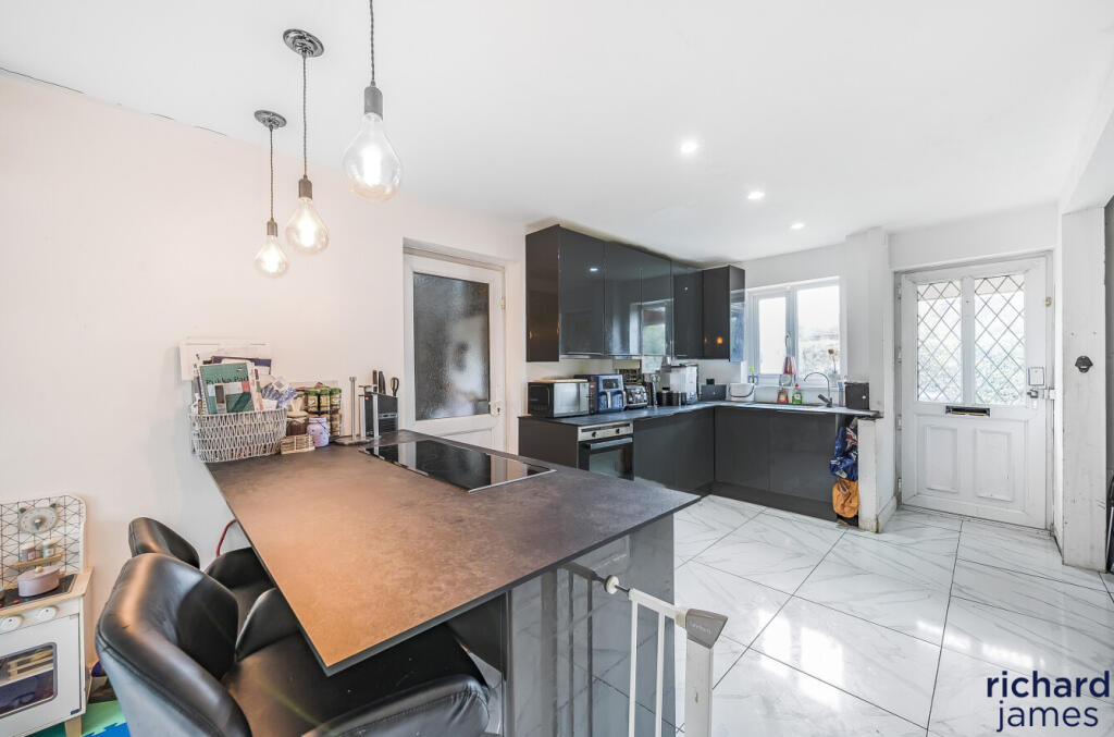 2f93ed8e-6358-497...