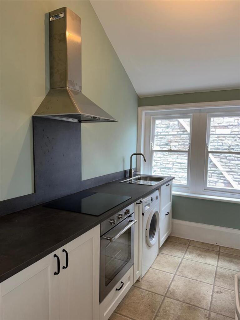 Kitchen left.jpg