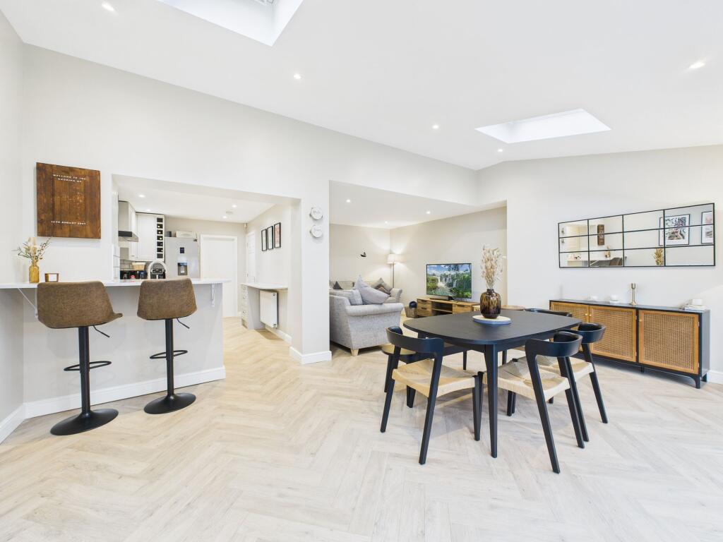 Open-Plan Living/Dining