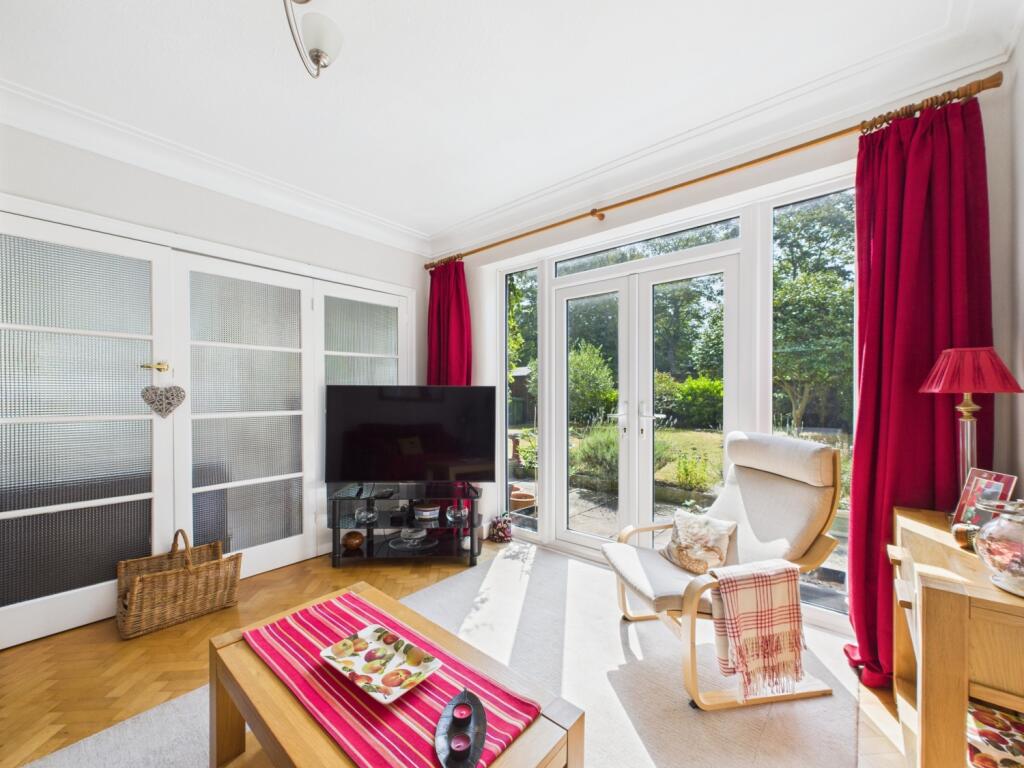 CAM02386G0-PR0141-STILL016