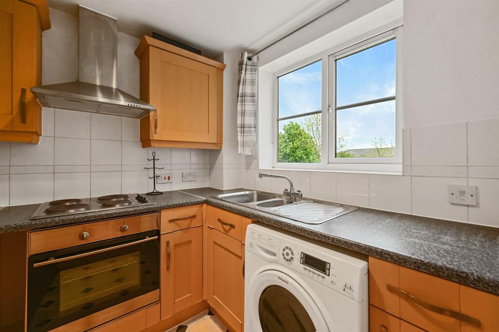 BCLR - 94 Windmill Drive - Kitchen (4).jpg
