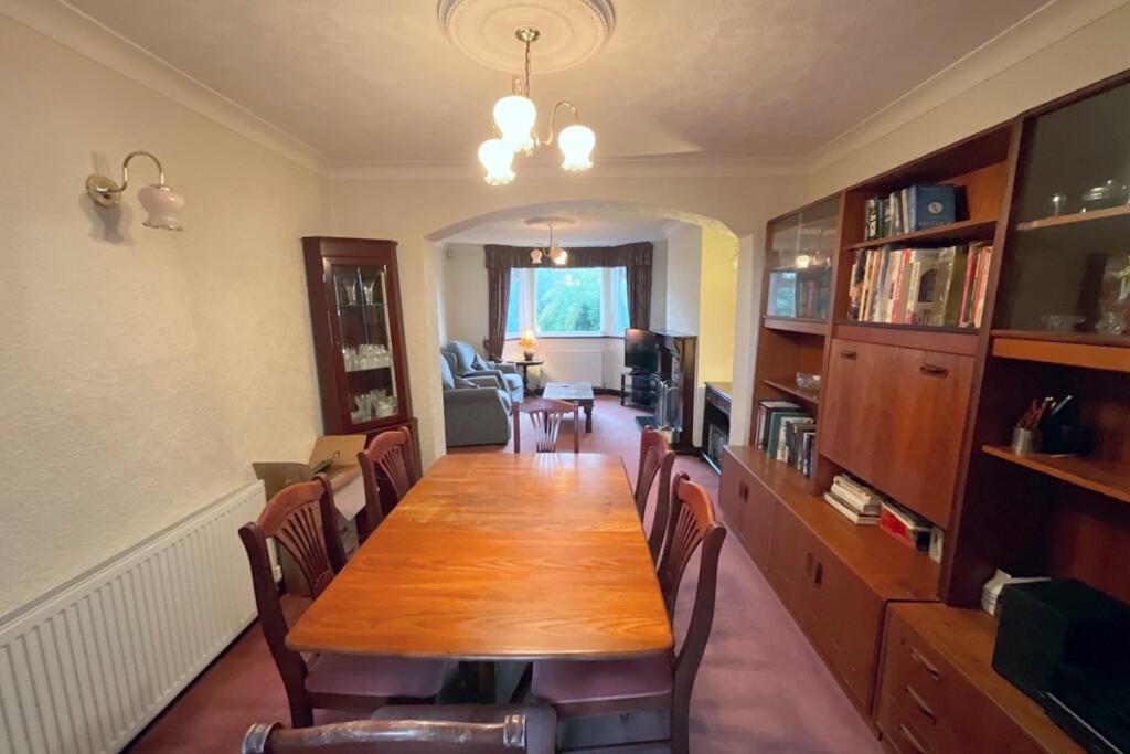 living room/diner
