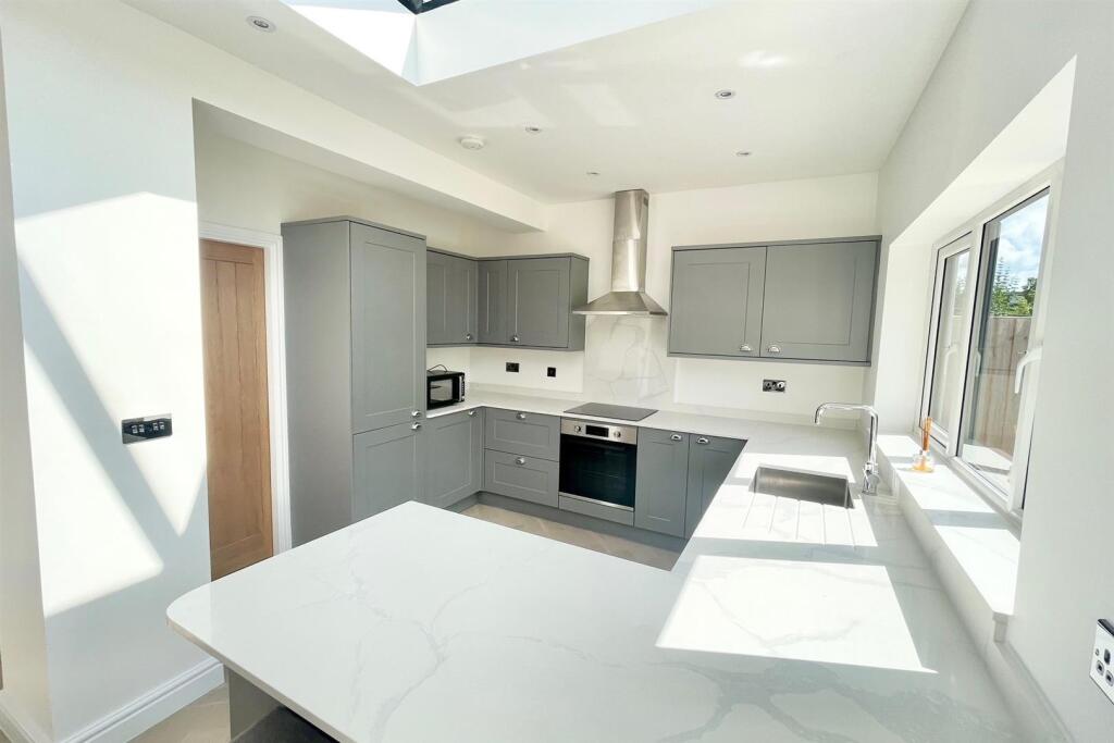 Kitchen1.jpg