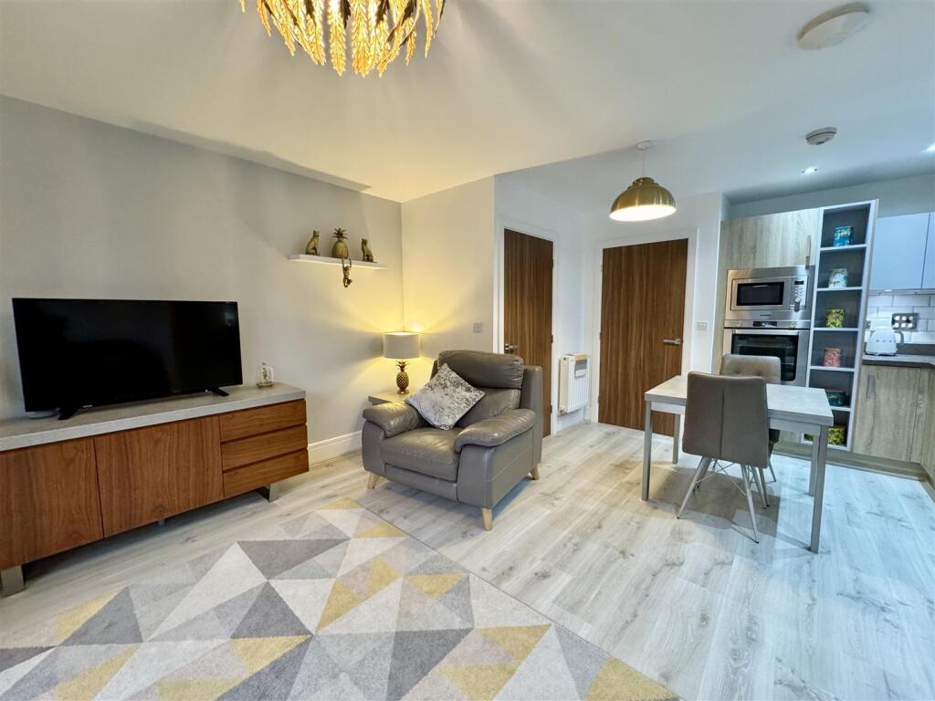 OPEN PLAN LOUNGE KITCHEN DINER