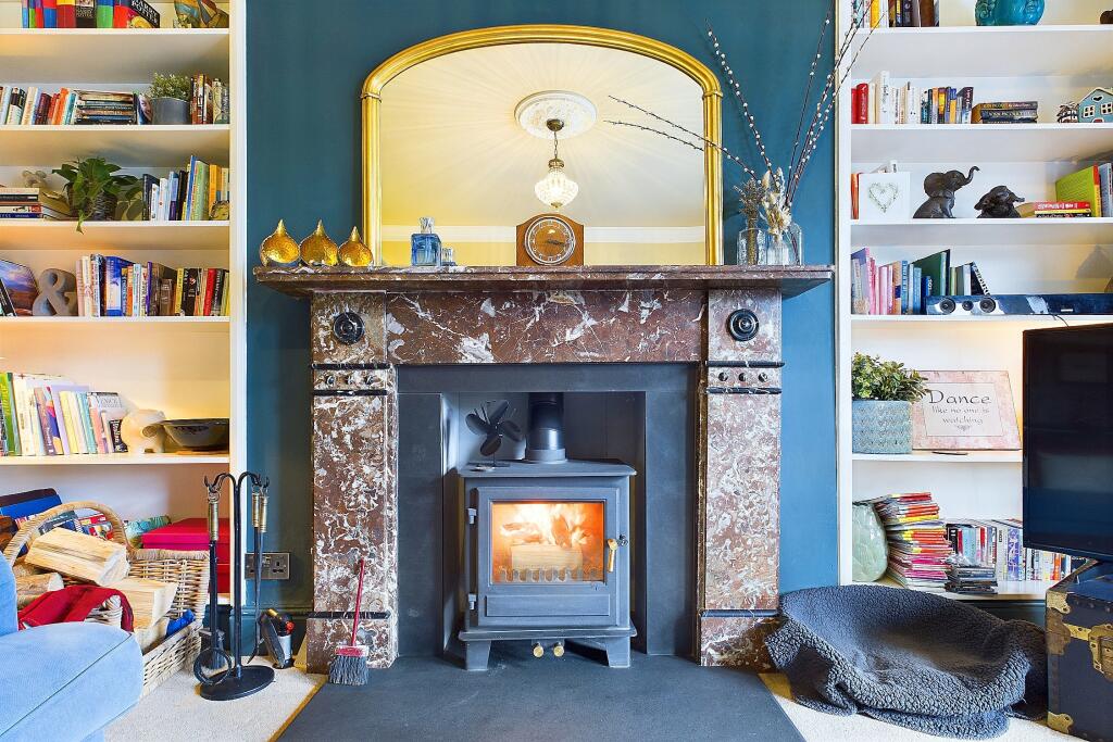 CAM04201G0-PR0052-STILL005