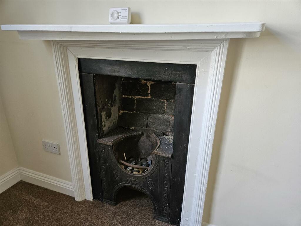 Fireplace in Bed 2.jpg