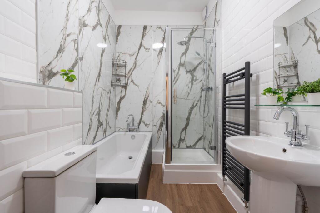51DR - Bathroom