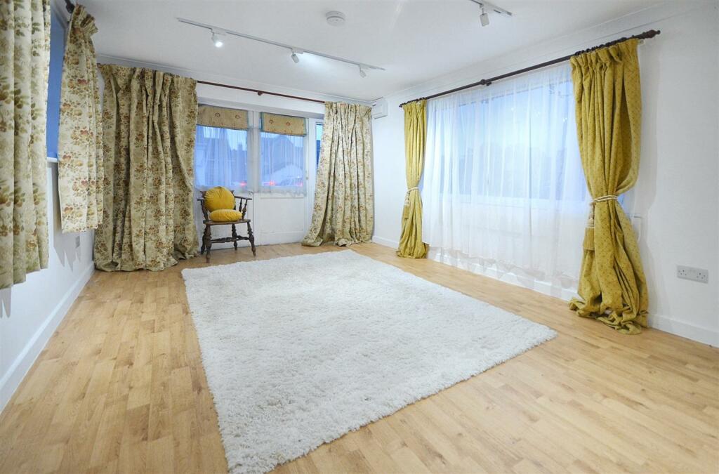 Annexe Bed/Sitting Room