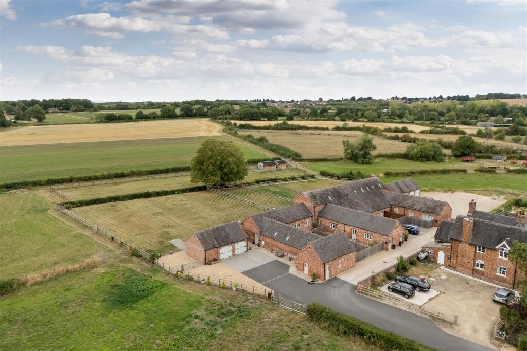 Skylark Barn - Drone 003.jpg