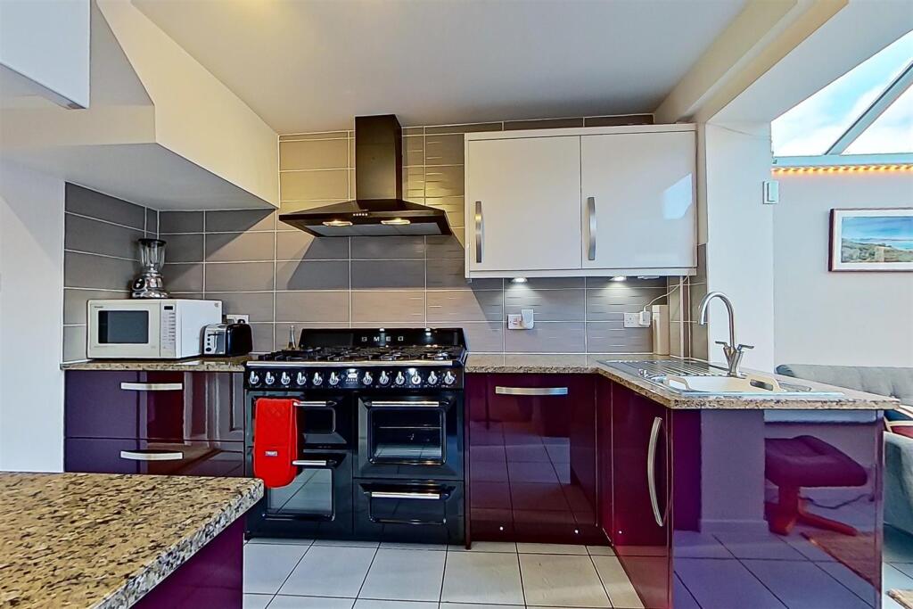 07. 19 Heath Croft Road inside-42 (Large).jpg