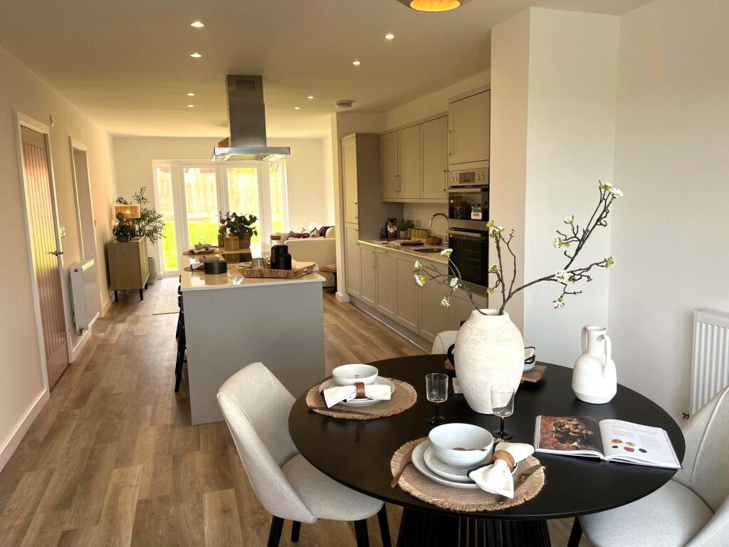 Kitchen &amp; Dinnning