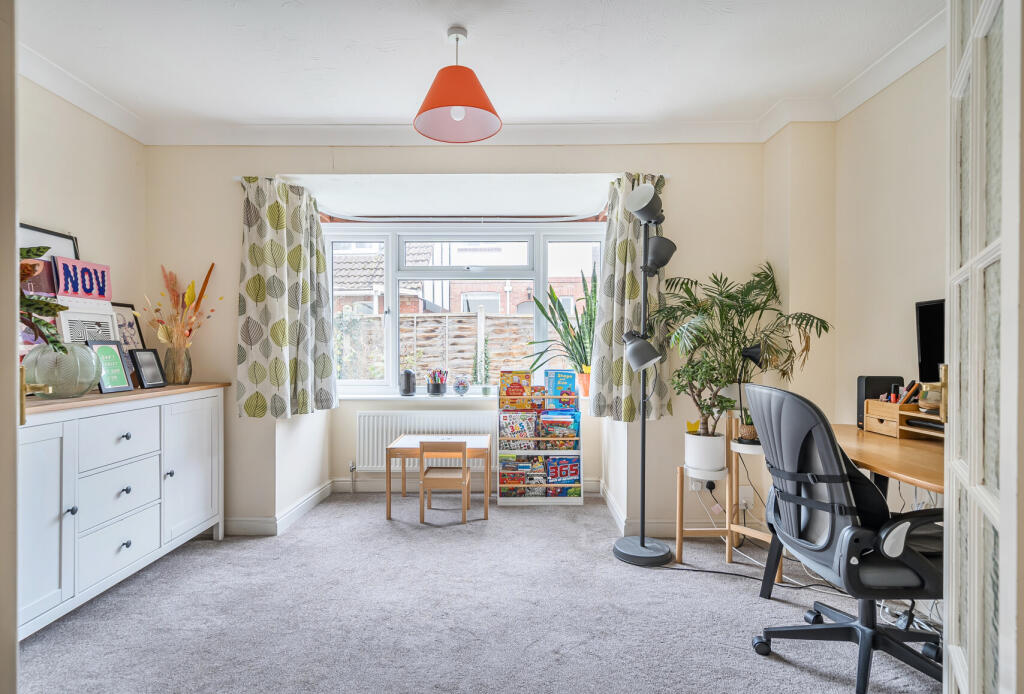 1373307-12-690e1e...