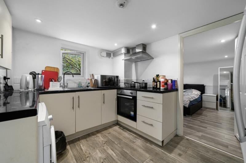 PT-CON-Flat1AHarwichRoad-7_med