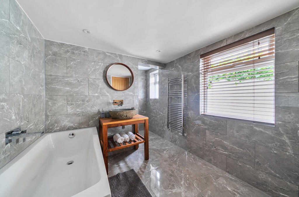 1343191-2-68b32cd...