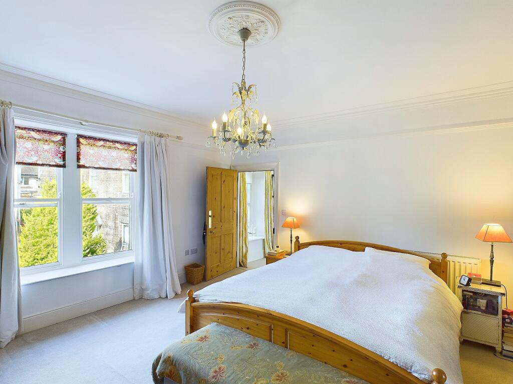 CAM04201G0-PR0003-STILL009