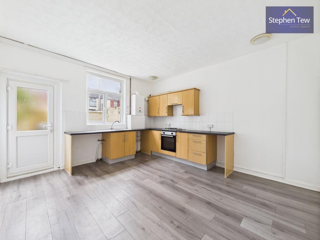 Kitchen/ Dining Room