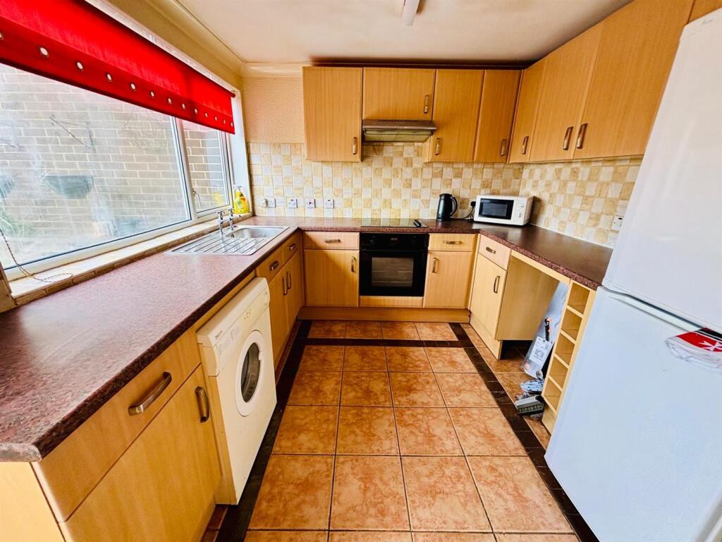 Fitted Dining Kitchen: