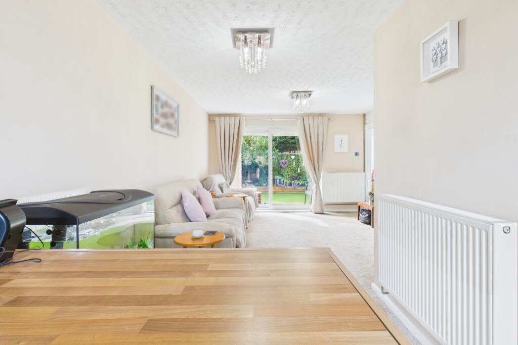 CAM03162G0-PR0318-STILL019