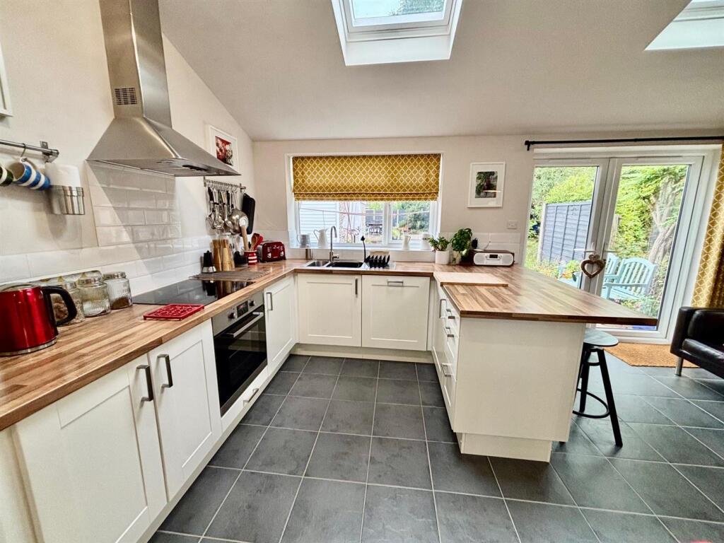 Breakfast Kitchen with Family Area