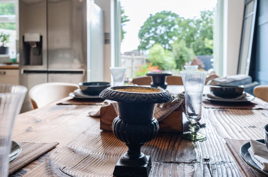 1318027-33-687ff4...