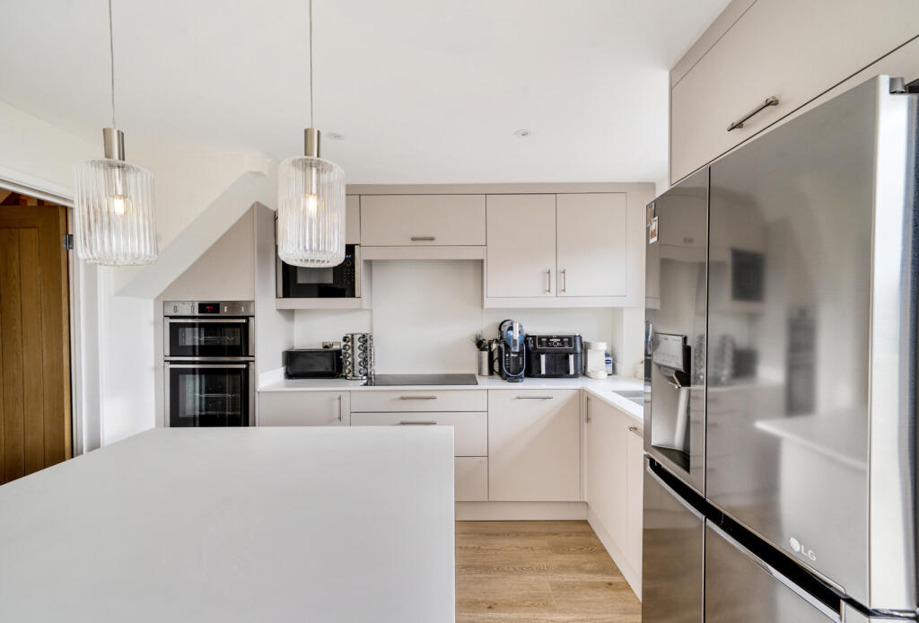 1370184-11-68f276...