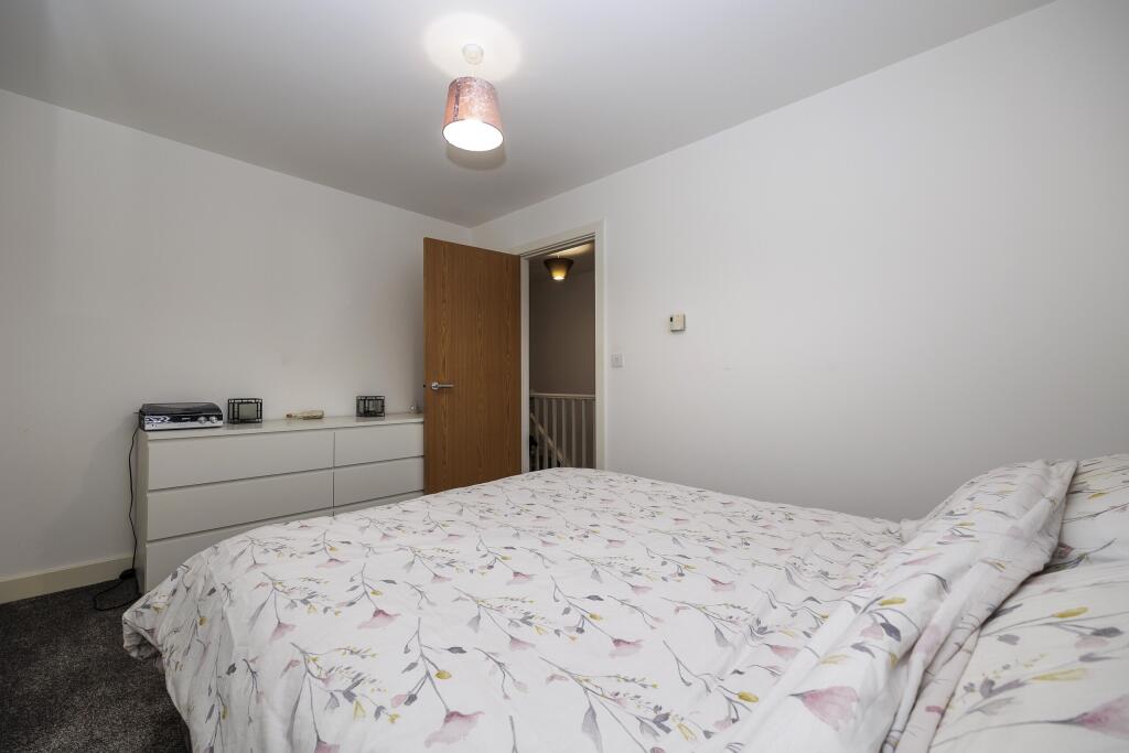 12 Franklyn drive-44