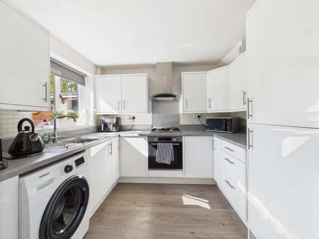 CAM03729G0-PR0032-STILL011