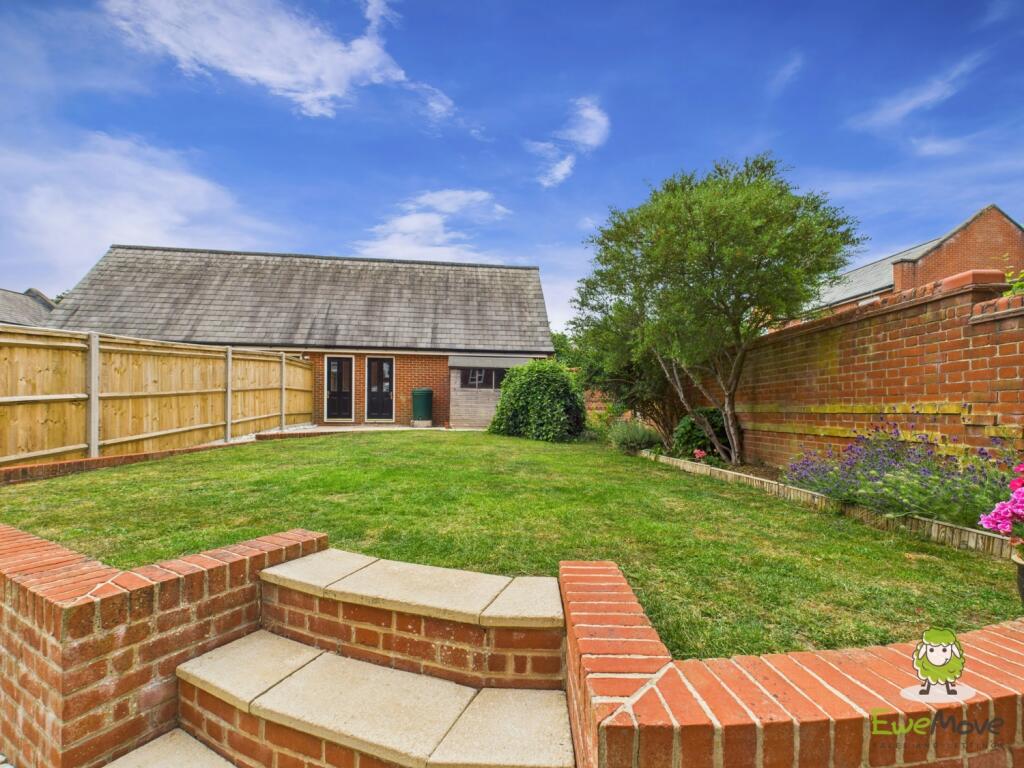 EweMove Basingstoke Estate Agents 17 Gaiger Avenue