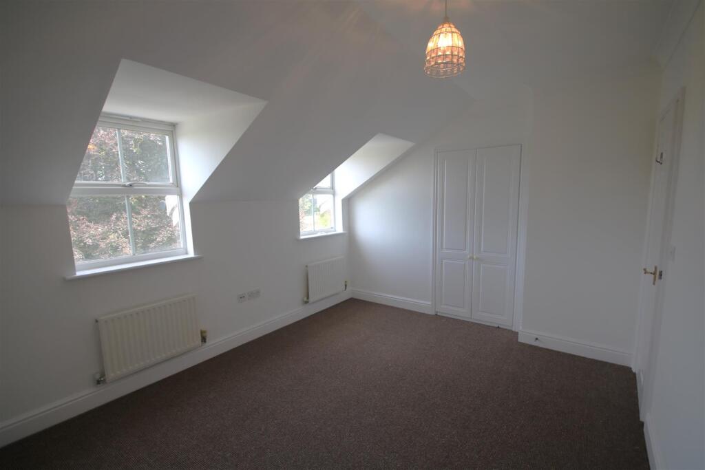Master Bedroom b.JPG