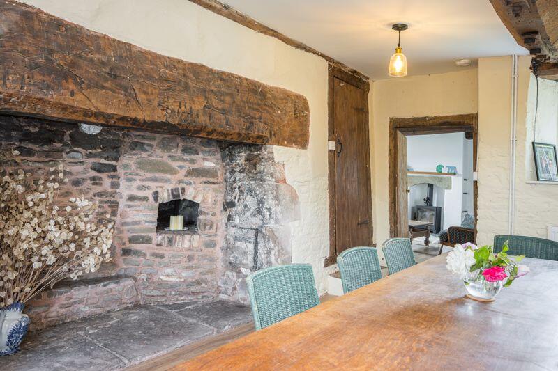 Dining Room Features