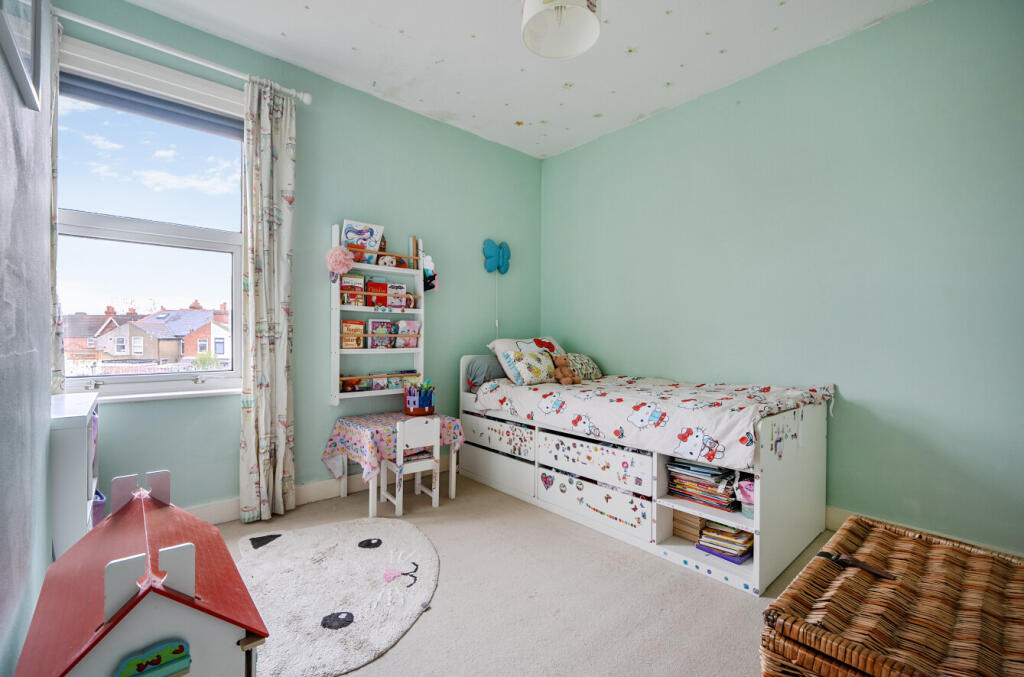 1387845-3-693c1d9...