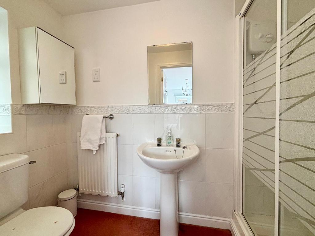 En-Suite To Bedroom 1