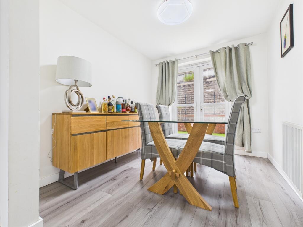 CAM03729G0-PR0094-STILL015