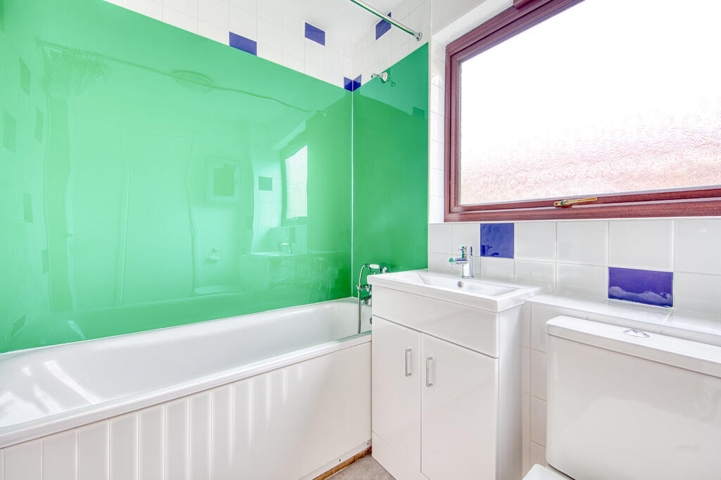 Bathroom 1 (1)