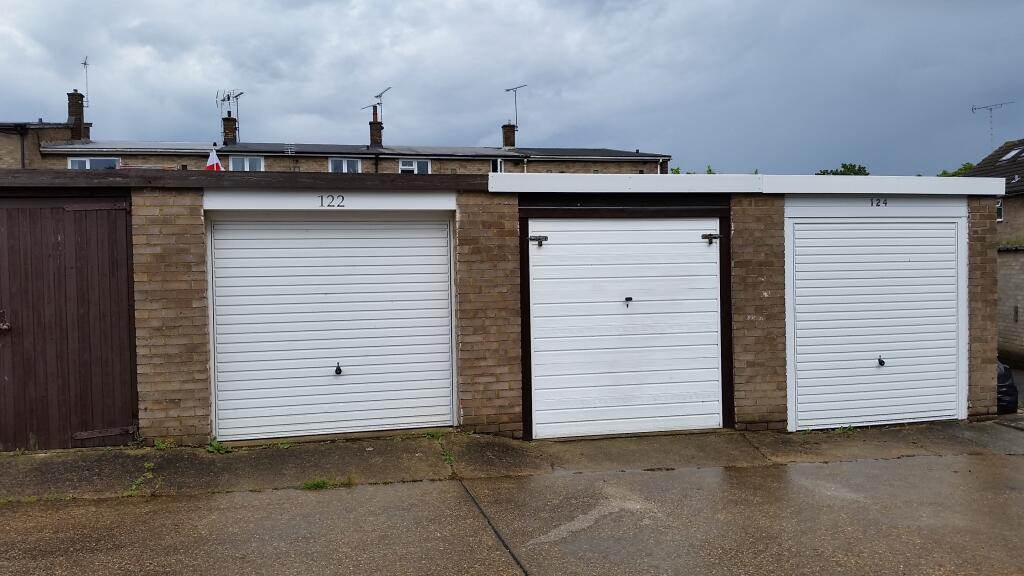 Garage to rear